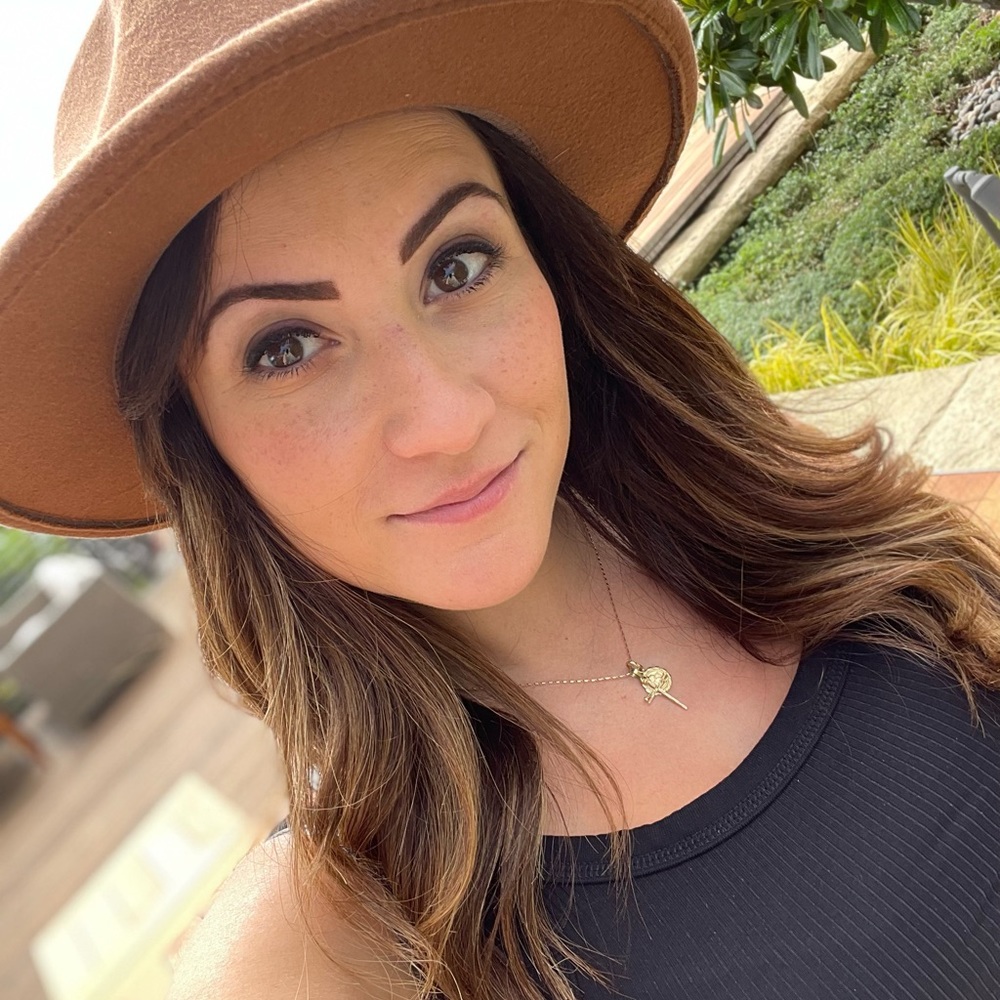 Meet your Posher, Amalia